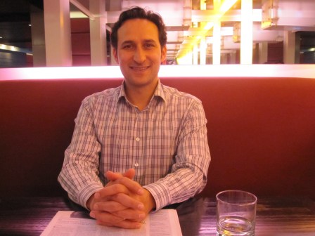 Raoul Bhaneja in the Lounge of the Arc hotel in Ottawa during his Artsmania interview on Oct. 8, 2013 (photo by Anita Malhotra)