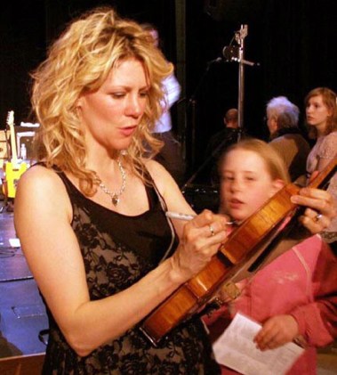 Autographing a fan's fiddle in Spencer, Wisconsin (photo by Jim Rosenberg, courtesy of Natalie MacMaster)