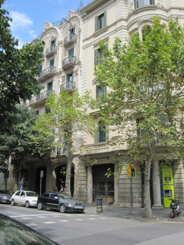 Exterior of the building in Eixample, Barcelona where the office of Barozzi/Veiga is located (photo by Anita Malhotra)