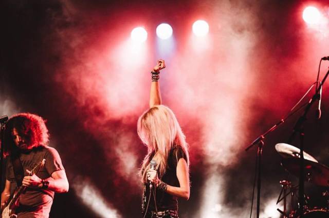 Sass Jordan performing at the Lakeshore Mardi Gras in Toronto on July 31, 2016 (photo courtesy of Sass Jordan)