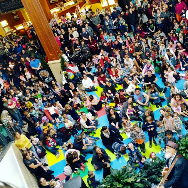 Penner performing at the Peterborough Winter Folk Festival on March 3, 2018 (photo by Lance Anderson, courtesy of Fred Penner)