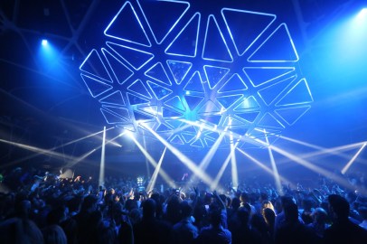 The Hakkasan Grid designed by Christopher Bauder, at the Las Vegas nightclub Hakkasan in 2019 (photo by WHITEvoid) 