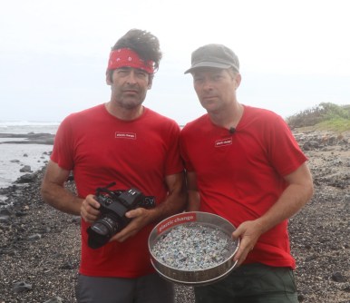 Chris Jordan with marine biologist Henrik Beha Pedersen, founder of the environment organization Plastic Change, at Kamilo Beach, Hawaii in 2016 (photo courtesy of Chris Jordan)